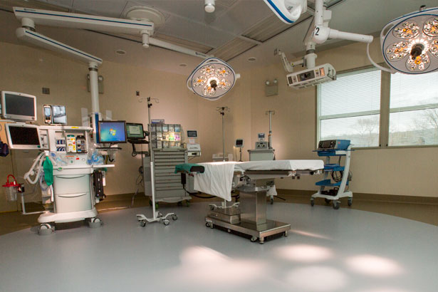 Englewood Hospital has a brand new operating room, where surgeons perform the most cutting edge operations, including sphincter-sparing surgery and transanal total mesorectal excision.
