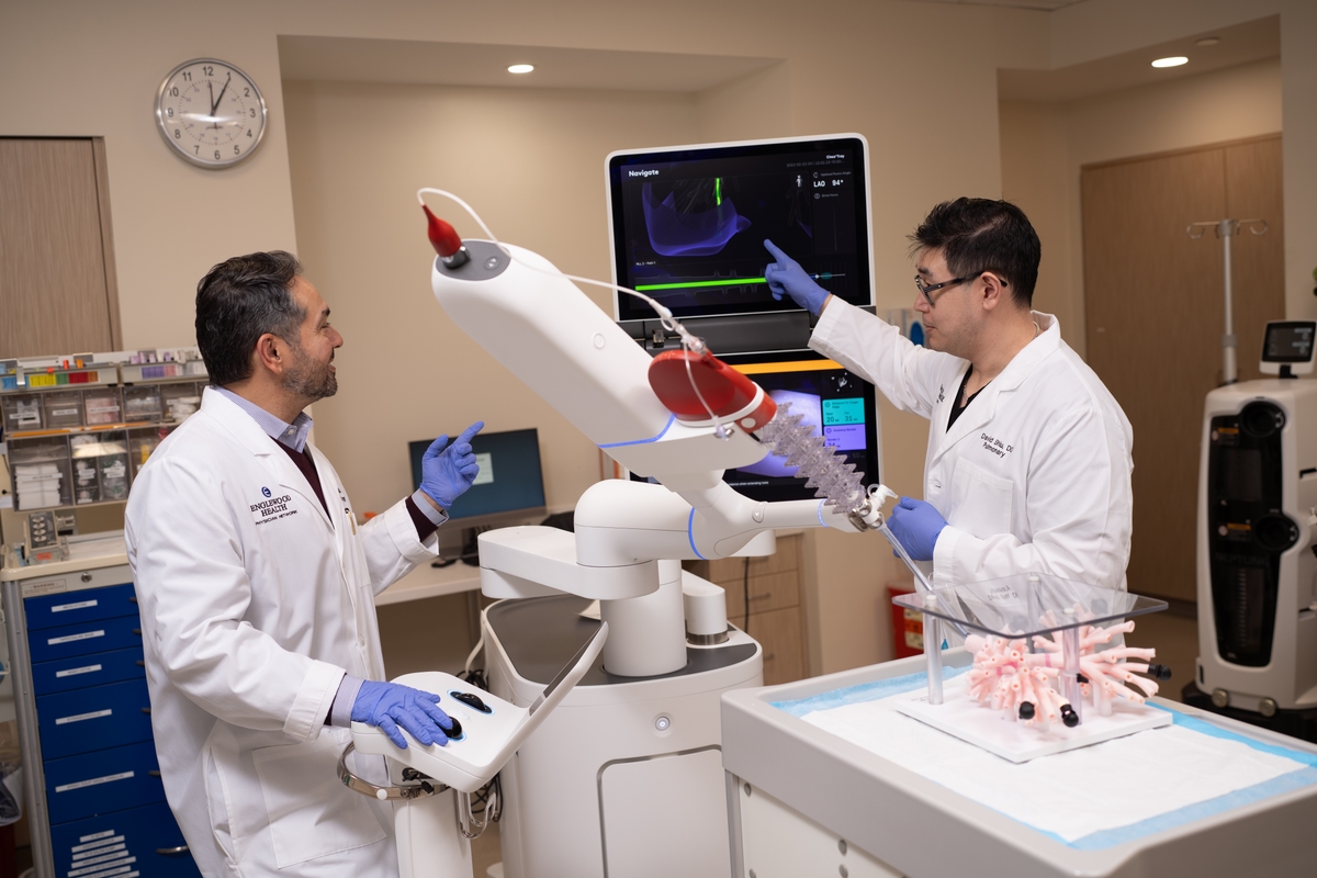 Two doctors with a robotic bronchoscopy device