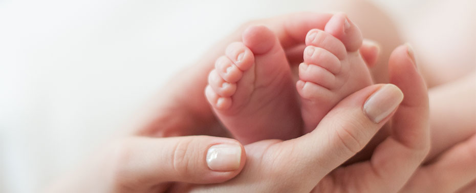 New mom holding newborn's feet