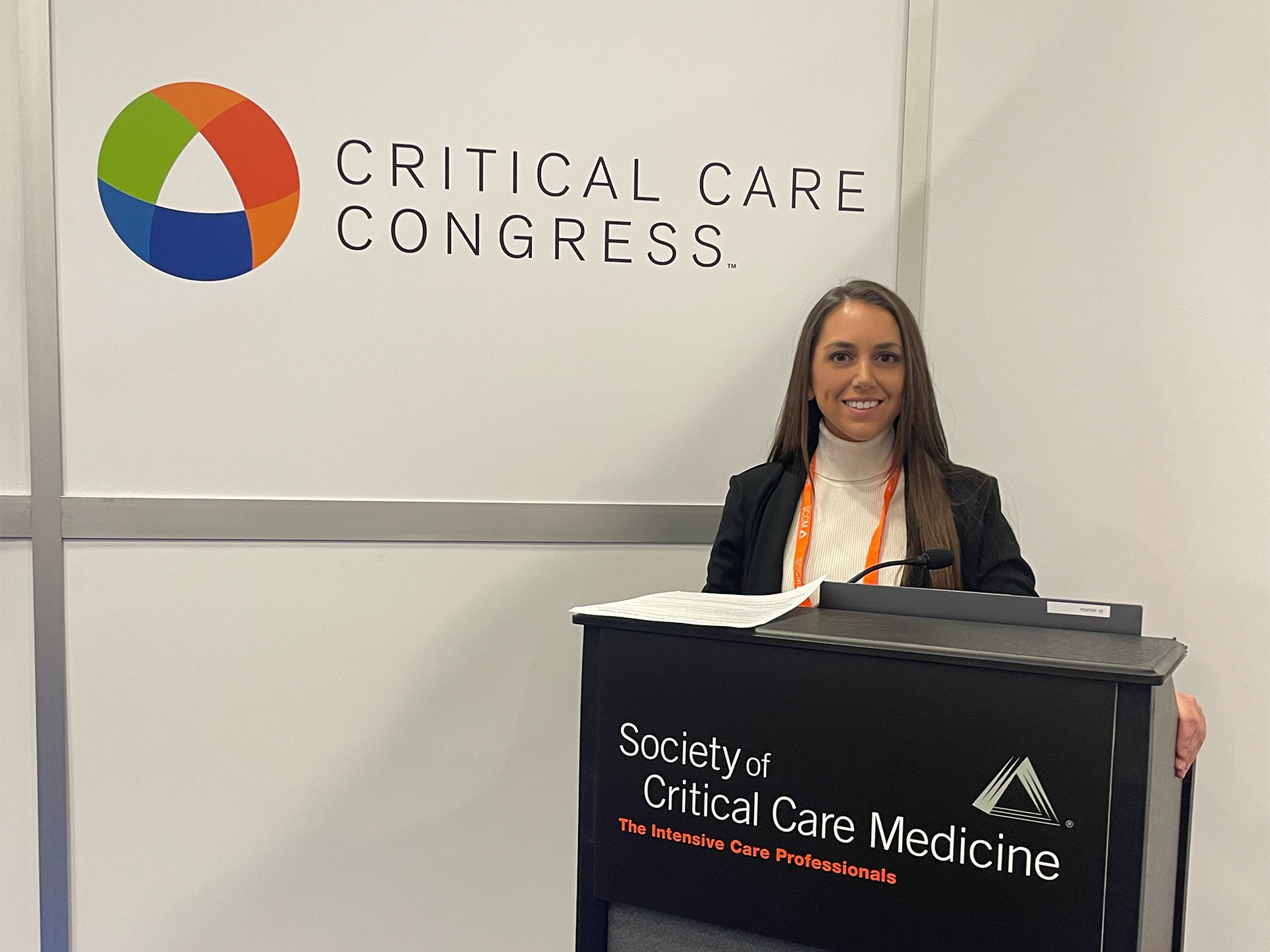 Alana delivers her oral presentation at Critical Care Congress in California.